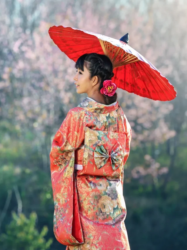 JAPANESE BEUTY IN KIMONO